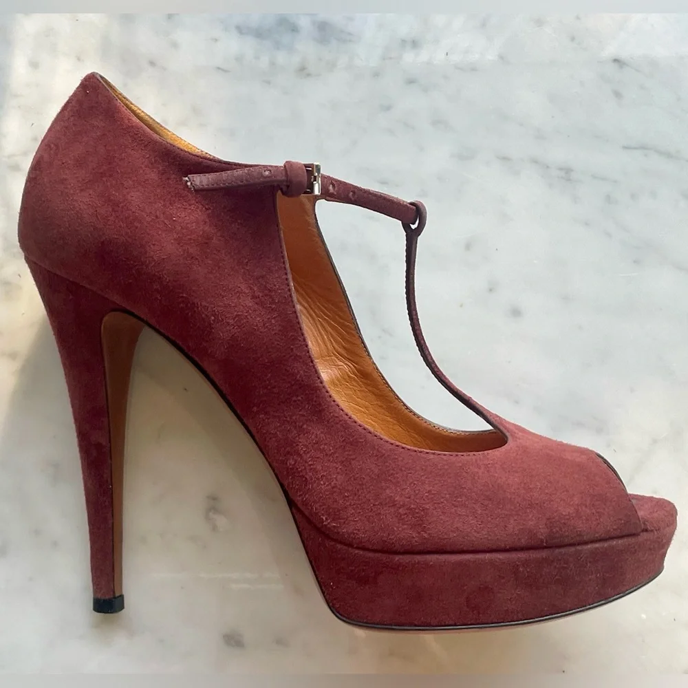 Gucci Suede peep toe heels, T-Strap, buckles, maroon, 37, EUC - Picture 1 of 15